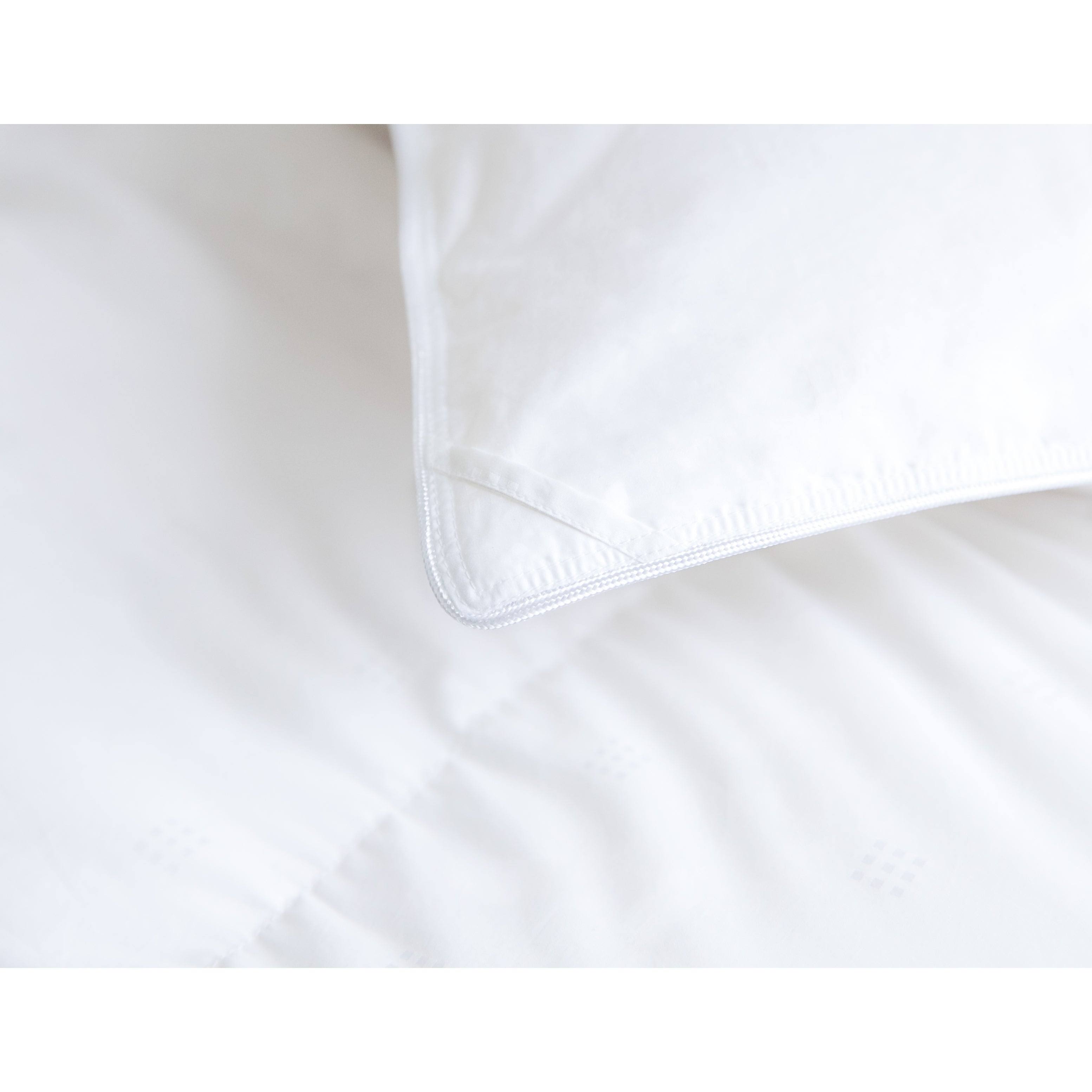 White Down Full Duvet Comforter with Corner Ties M4958