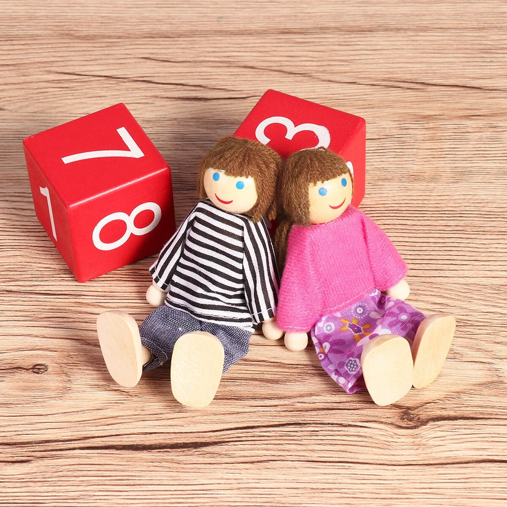 7 Pieces Wooden Dollhouse Family Figures Z2839