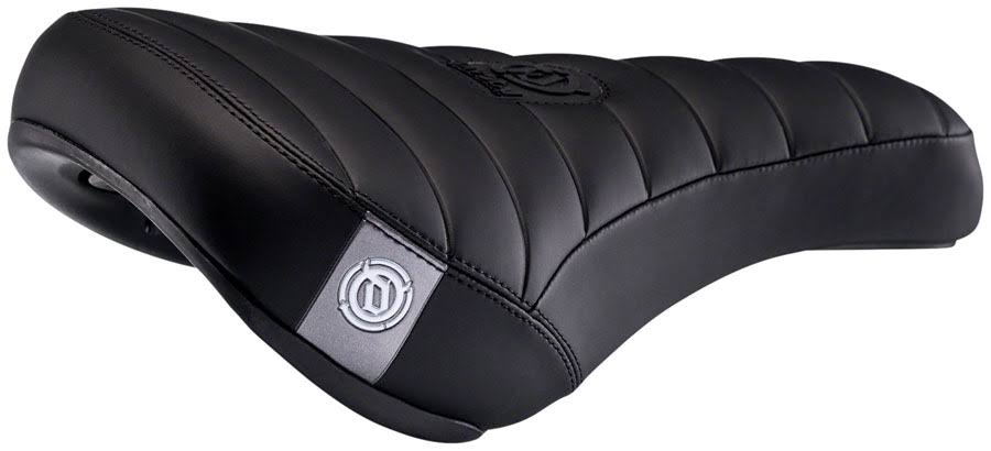 Black/Stealth Pivotal Saddle U156