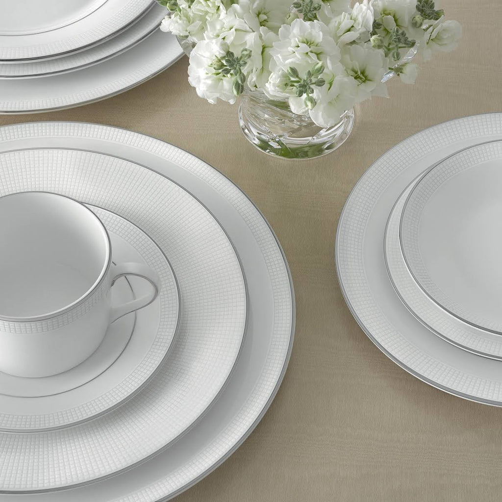 Covered Vegetable Dish O821693