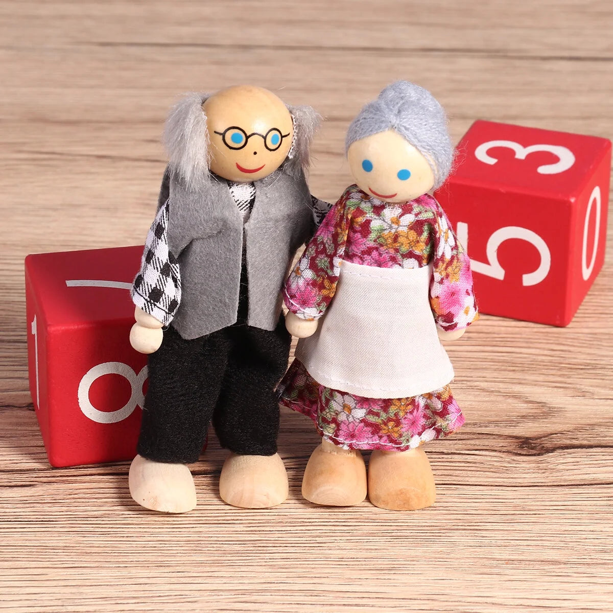 7 Pieces Wooden Dollhouse Family Figures Z2839