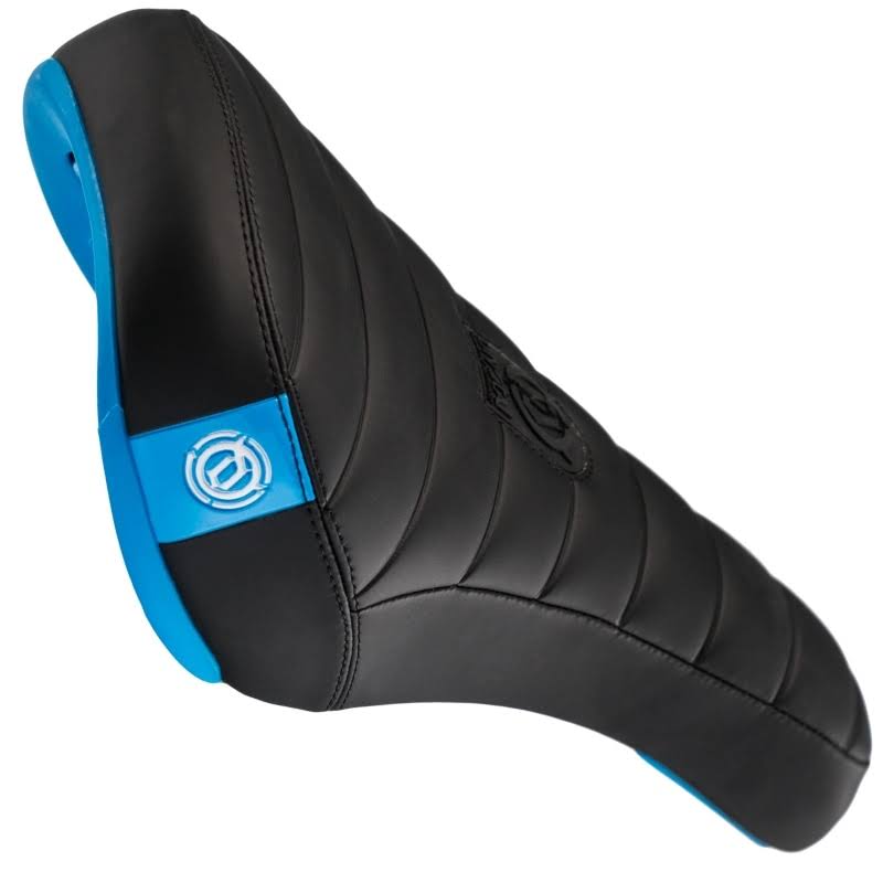 Black/Stealth Pivotal Saddle U156