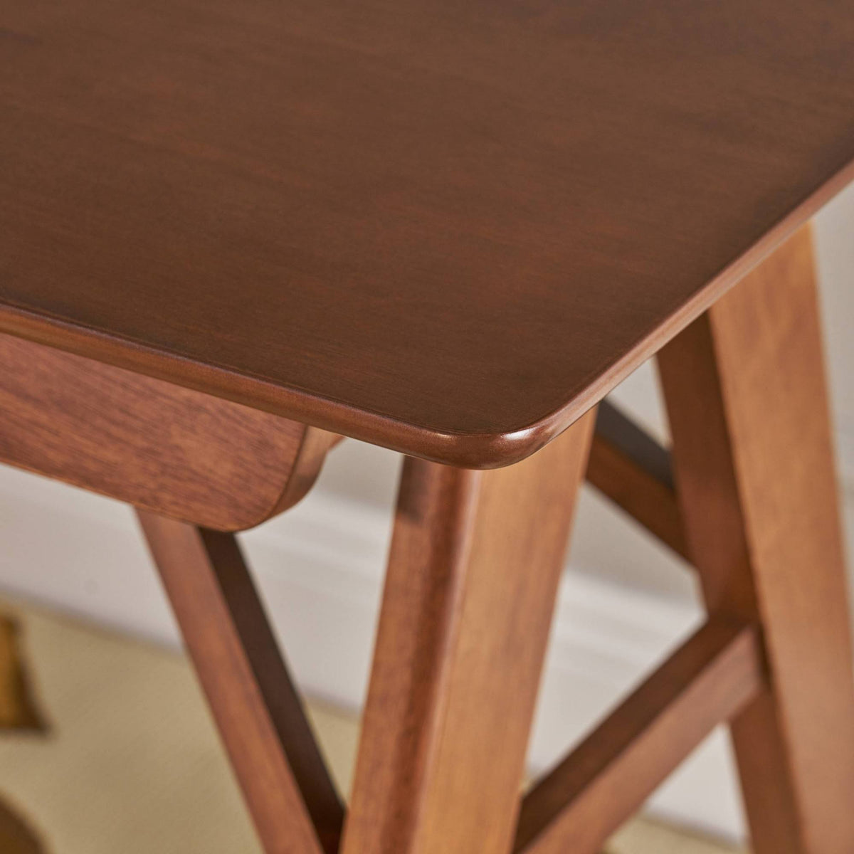 Modern Faux Wood Desk with Veneer H32324